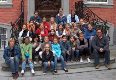 Gruppenfoto vorm Roten Haus